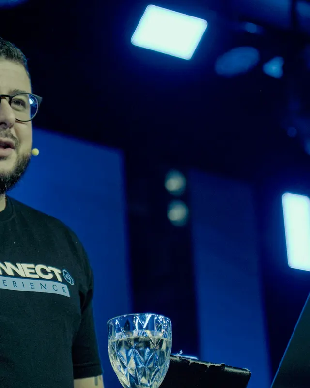 Pr. Vagner ministrando a palavra de sabedoria